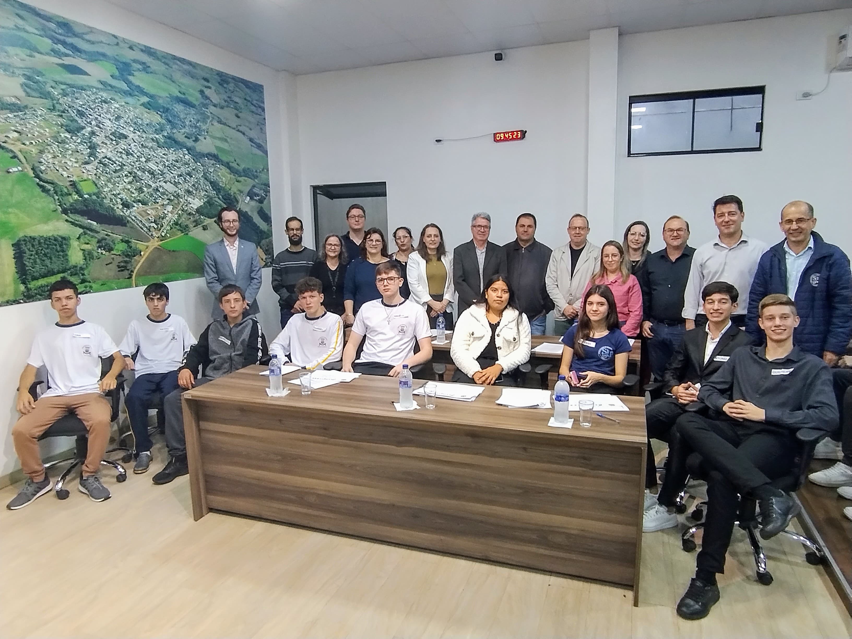 SESSÃO PLENÁRIA DO ESTUDANTE REALIZADA COM SUCESSO