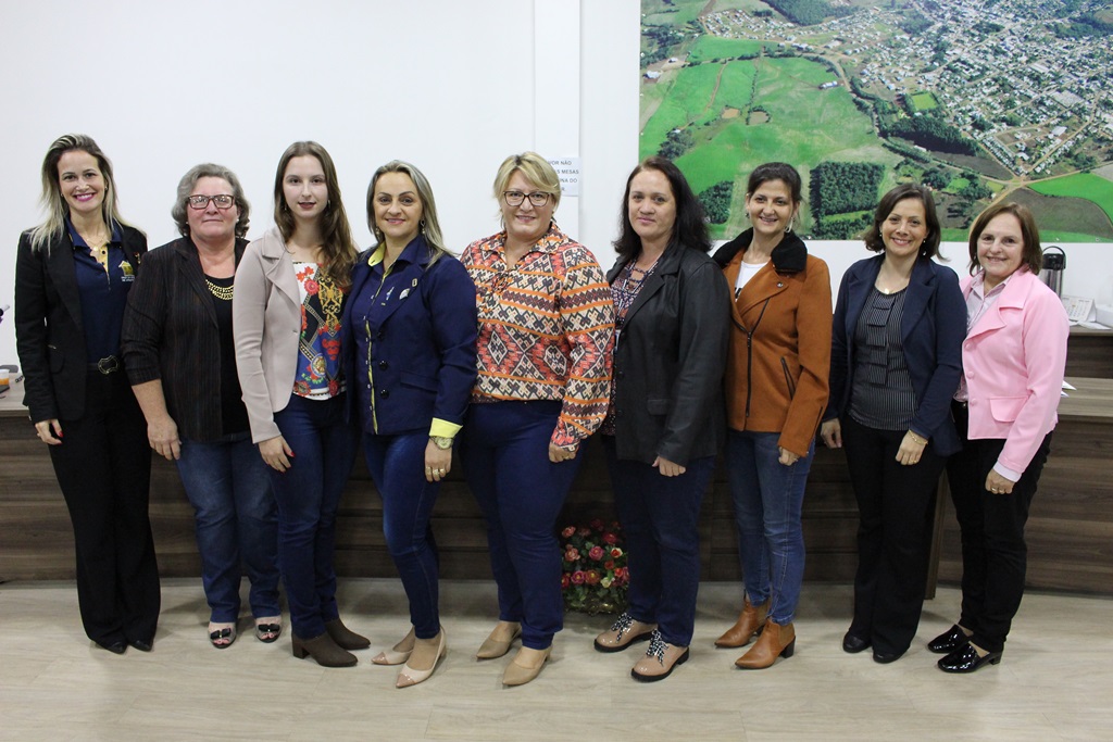 PARLAMENTO FEMININO REALIZADO COM SUCESSO