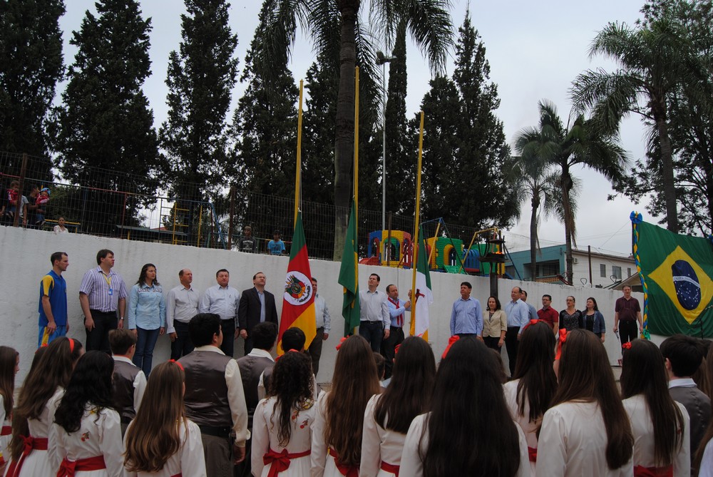 Vereadores prestigiam a abertura da Semana da Pátria